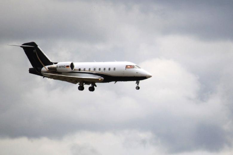 Самолет Bombardier Challenger 604, архивное фото