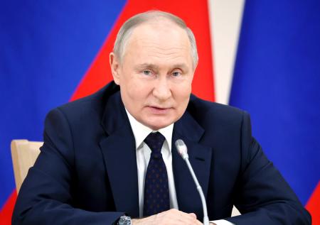 «Один из признанных лидеров»: Путин поздравил Первый канал с 30-летием