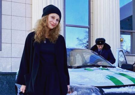 Участницу Pussy Riot Марию Алёхину задержали у входа в Мосгорсуд