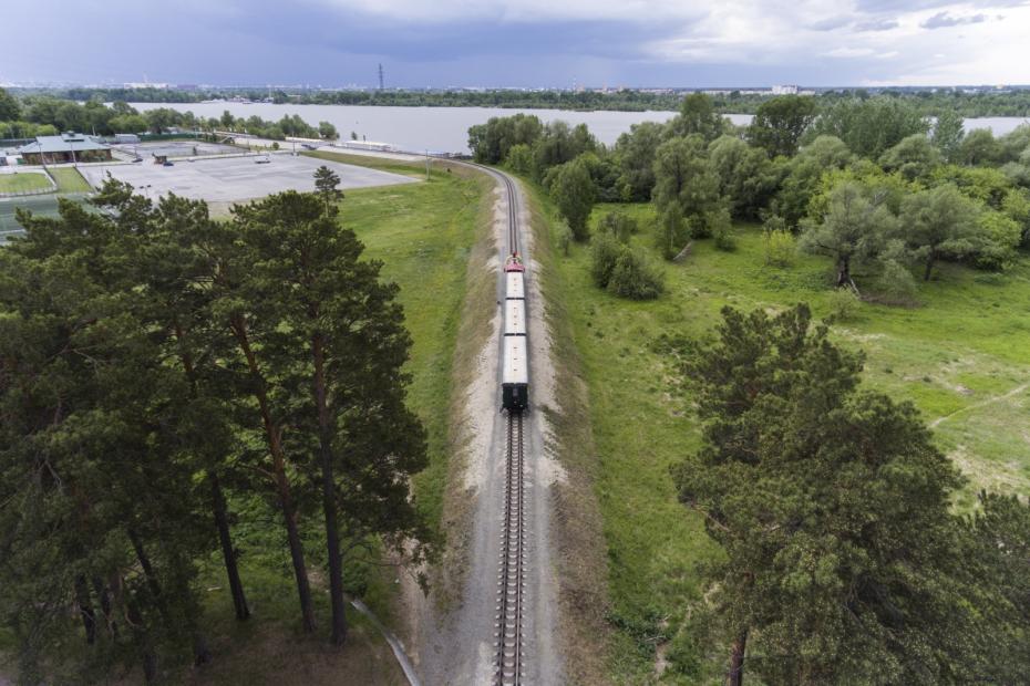 Заельцовский парк. Тепловоз ТУ7А-3343 во время открытия летнего сезона работы детской железной дороги (ДЖД)