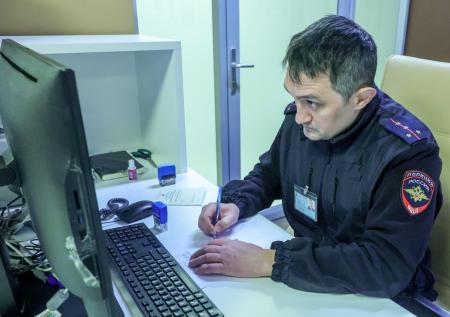 В Кузбассе ищут хозяина квартиры, в которую съемщик пытался въехать на коне