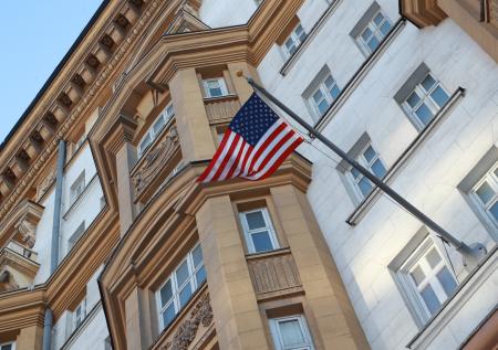 Россия вышлет 10 сотрудников посольства США