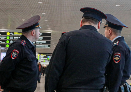 Пассажир самолета Владикавказ — Москва домогался до соседки