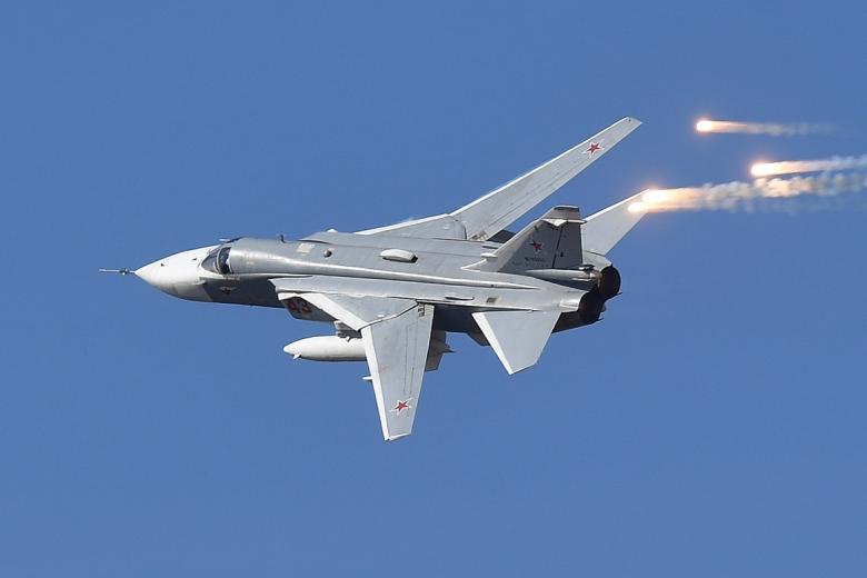 Бомбардировщик Су-24 ВКС России