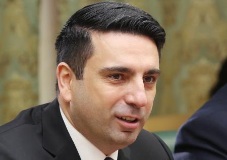 В Ереване высказались о возможном посредничестве РФ в переговорах с Баку