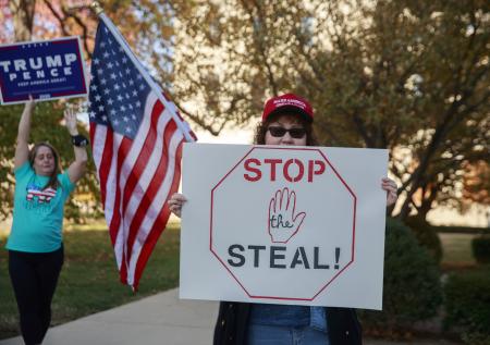 В Вашингтоне проходят митинги сторонников и противников Трампа