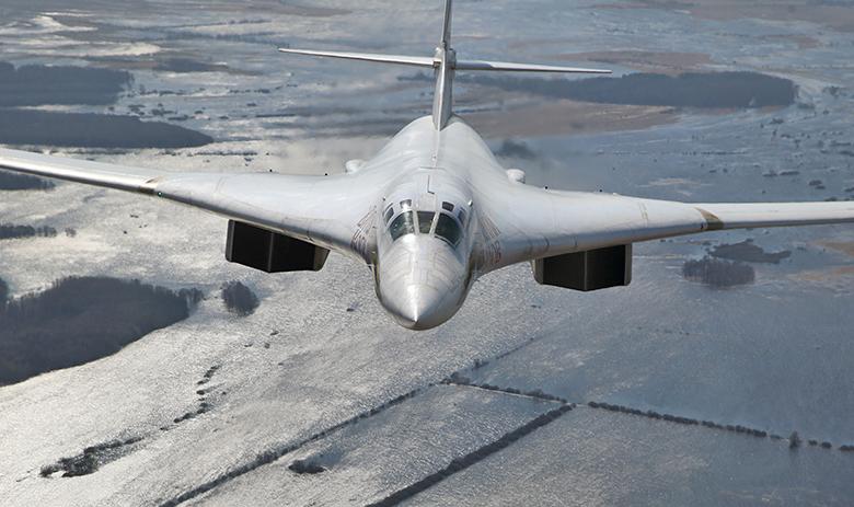 Стратегический бомбардировщик-ракетоносец Ту-160 