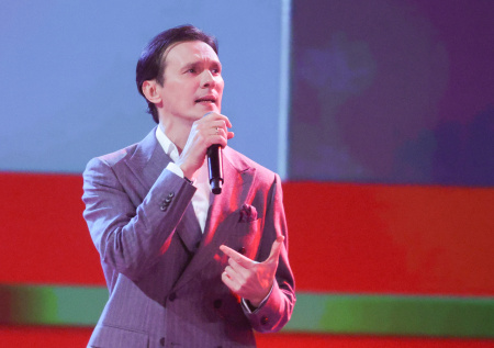 Критика на «Суперстар», алкоголизм, 112 любовниц: как живет Влад Сташевский