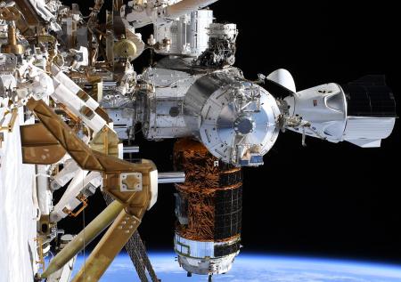 Российские космонавты не смогли заменить элемент модуля «Заря» на МКС