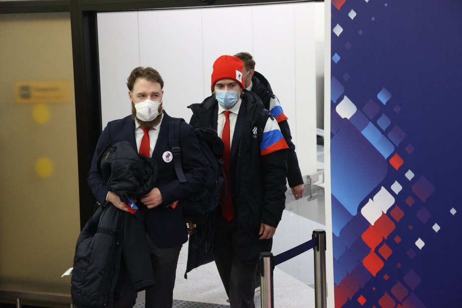 Российские спортсмены, члены сборной России (команда ОКР) по хоккею Никита Нестеров, Сергей Плотников, Сергей Телегин