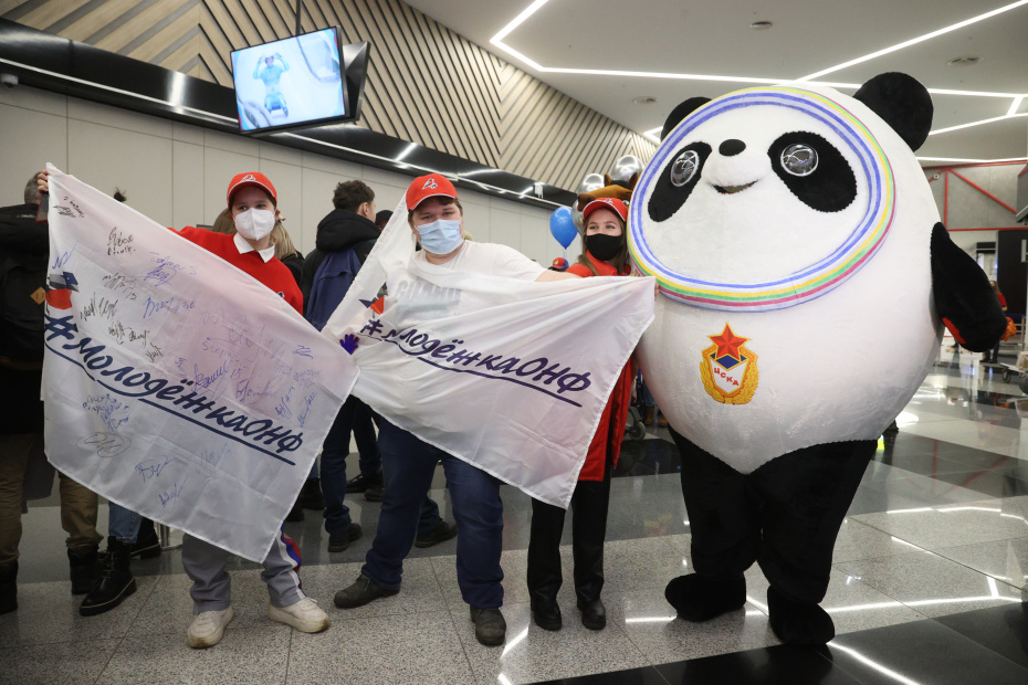 Встреча спортсменов олимпийской сборной ОКР, принимавших участие в Олимпиаде-2022, в аэропорту Шереметьево