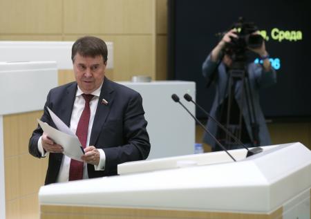 Сенатор Цеков назвал слова Зеленского о возврате Крыма вздором