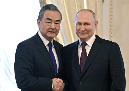 Путин встретится с главой МИД Китая