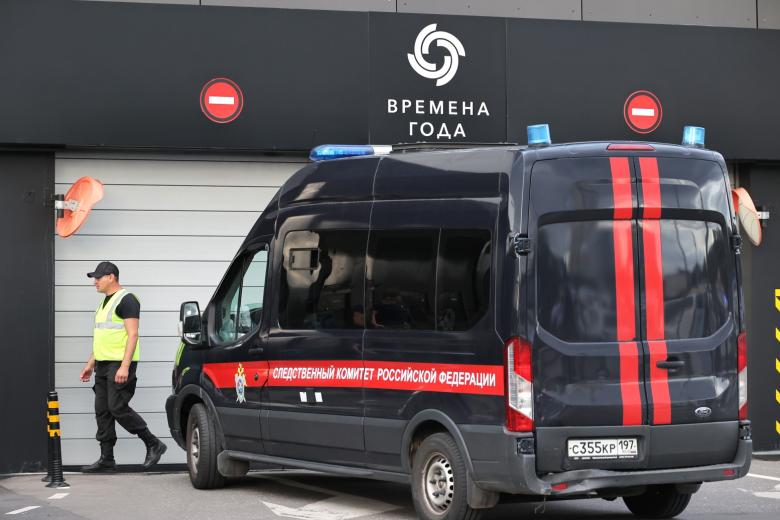 Автомобиль СК РФ у торгового центра «Времена года» в Москве