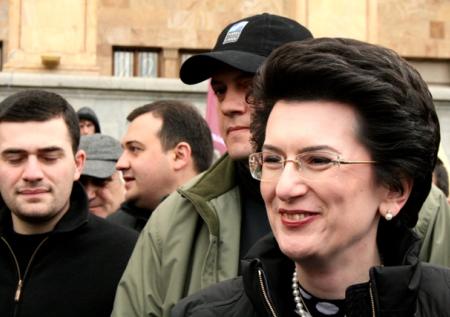 Бурджанадзе обвинила власти Грузии в инциденте в Тбилиси