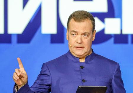 Медведев предрек Зеленскому судьбу хуже, чем у Януковича