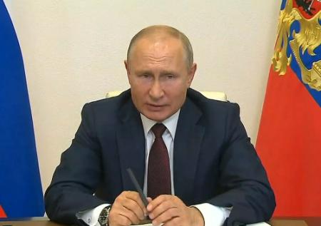 Путин швырнул ручку на совещании по борьбе с паводками и пожарами