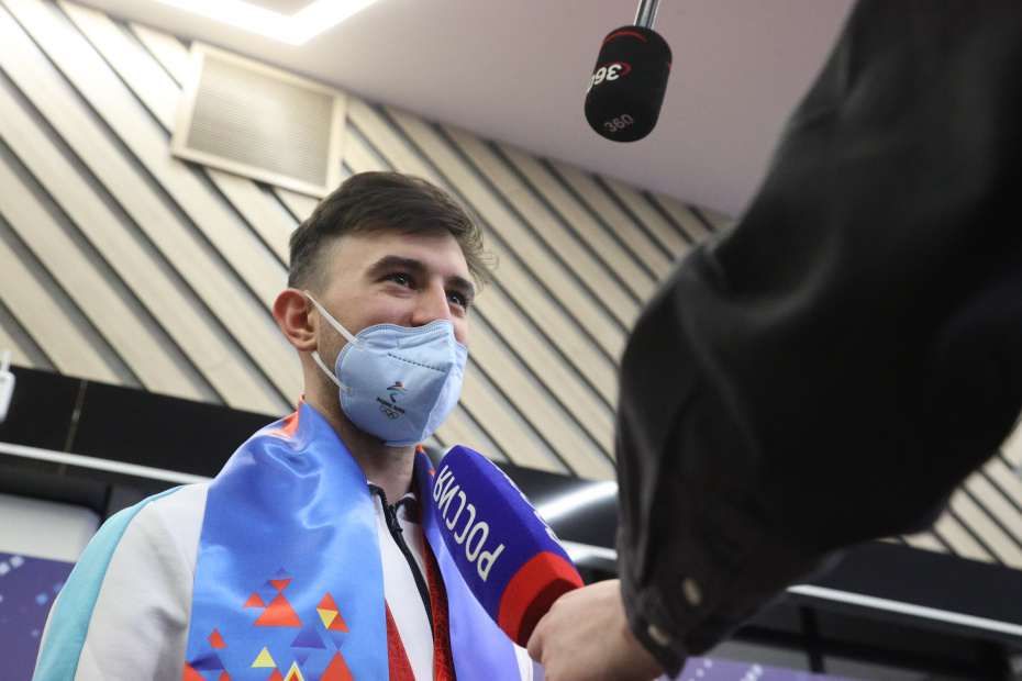 Встреча спортсменов олимпийской сборной ОКР, принимавших участие в Олимпиаде-2022, в аэропорту Шереметьево