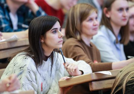 ВШЭ направит 3,8 млрд рублей на программы поддержки студентов 