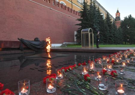 Как проходит День памяти и скорби в Москве