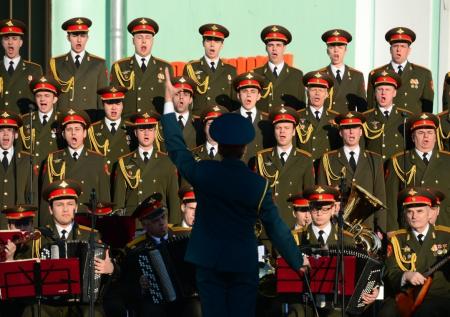 «Шойгу лично утверждал текст»: кто пишет песни для Минобороны и Медведева