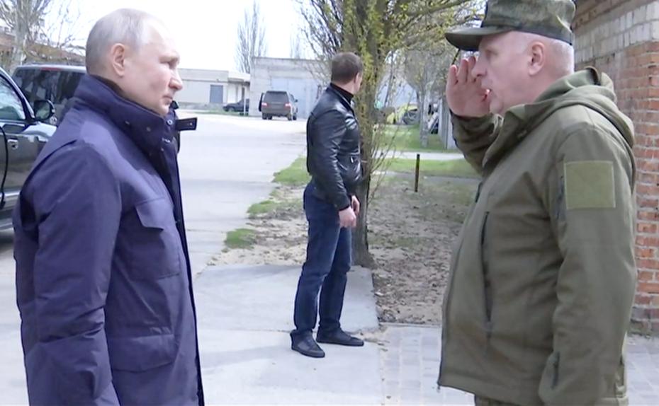 Президент РФ Владимир Путин с командующим группировкой войск «Днепр» генерал-полковником Олегом Макаревичем