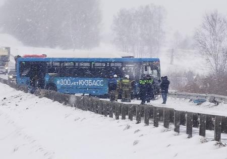 Пять человек погибли в ДТП в Кемеровской области