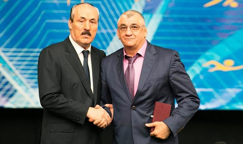 Министр спорт Дагестана Магомед Магомедов (справа)