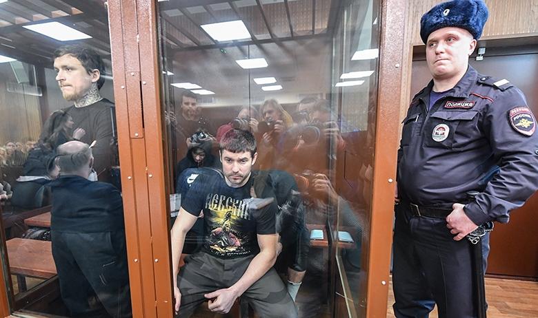 Павел Мамаев (слева)