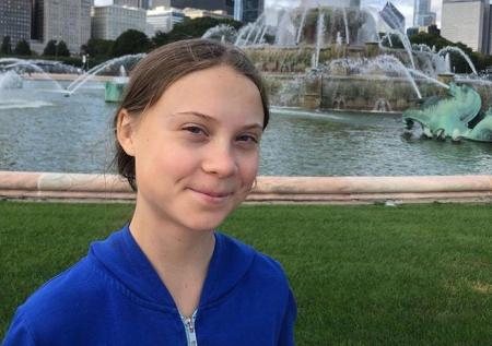 Грета Тунберг появилась на публике в объятиях молодого человека