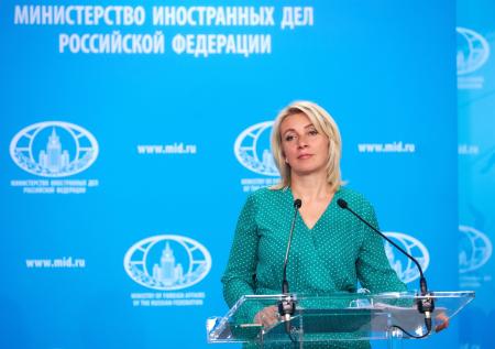 «Президент Левински»: Захарова высмеяла беседу Зеленского с Клинтоном