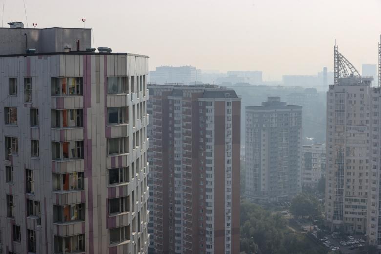 Смог от лесных пожаров в Рязанской области над Москвой