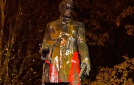 За что же Александра Сергеевича?