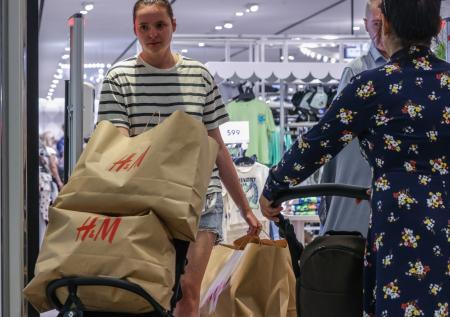 Стали известны сроки работы магазинов H&M в России