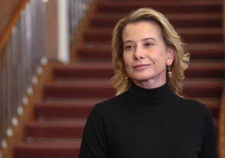 Юлия Высоцкая показала фанатам фигуру в облегающем платье