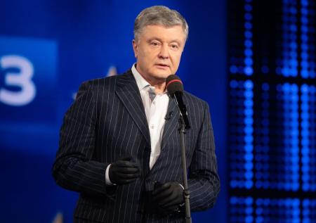 Источник рассказал о состоянии заразившегося коронавирусом Порошенко