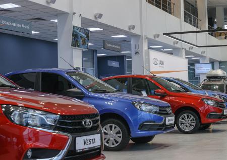 На складах застряли тысячи непроданных автомобилей российской марки