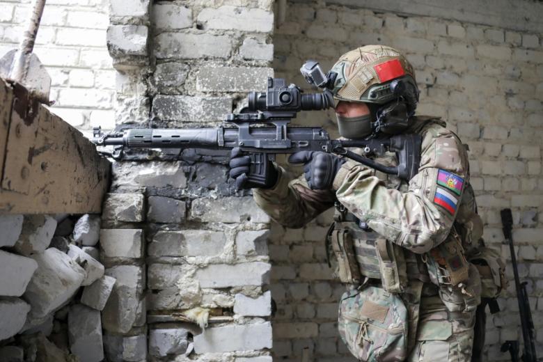 Военнослужащий ВС РФ во время выполнения задач СВО