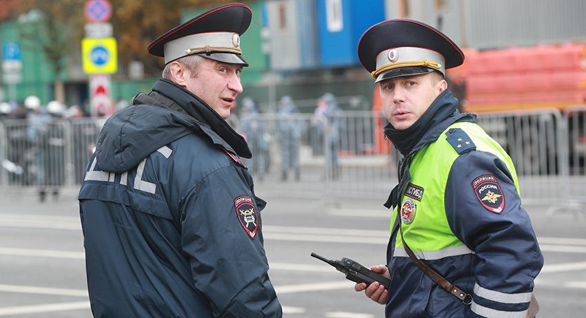 За действием внимательно следили сотрудники ГИБДД