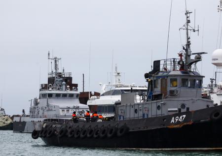 Киев потребовал вернуть захваченные Москвой корабли ВМС Украины