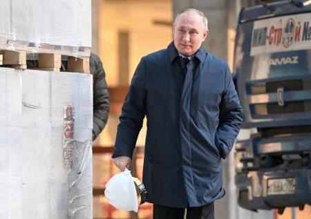 Строитель в Роскосмосе заявил Путину о поддержке военных
