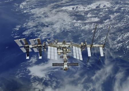 Космонавты поздравили россиян с Днём космонавтики