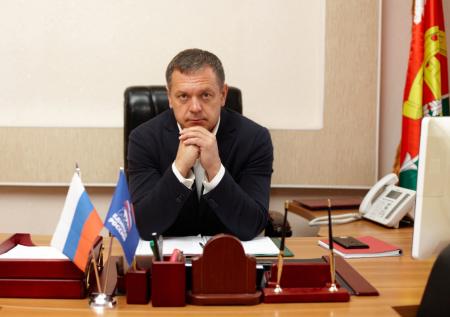 Главу городского поселения в Ленобласти избили металлической трубой