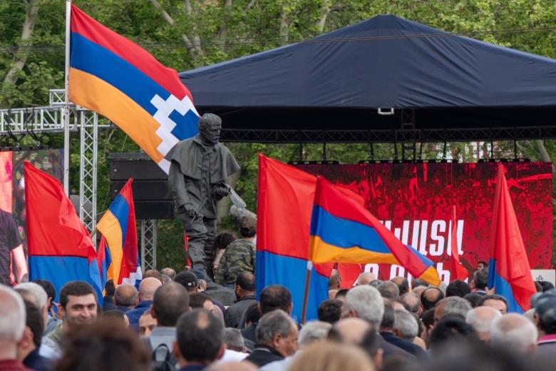 Участники объединенного митинга оппозиции в Ереване