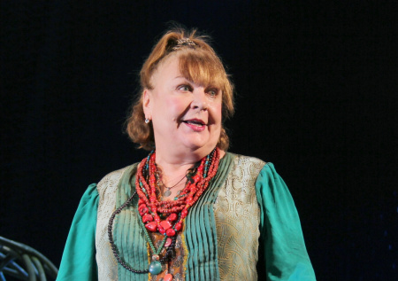 Звезда «Сватов» сбежала из больницы ради новогодних спектаклей