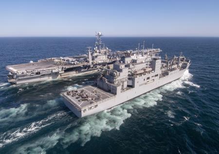 Авианосцы ВМС США подверглись атаке ракет и БПЛА