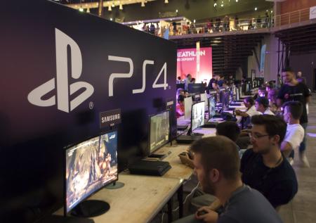 Кросс-плей на PS4 покинул бету