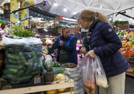 Российские ретейлеры начали снижать цены