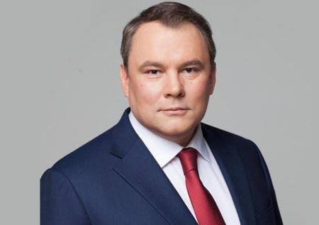 Чтобы дети росли патриотами: Толстой призвал писать все вывески по-русски
