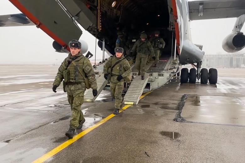 Прибытие основных сил российских миротворцев ОДКБ в Казахстан